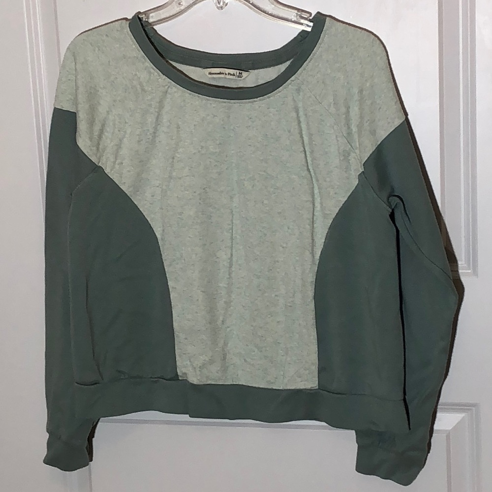 Abercrombie & Fitch Boxy Sweatshirt Medium